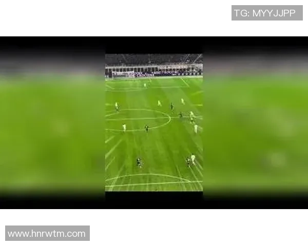 足球场上的激情碰撞与球星间的默契击掌引发的无限魅力与讨论