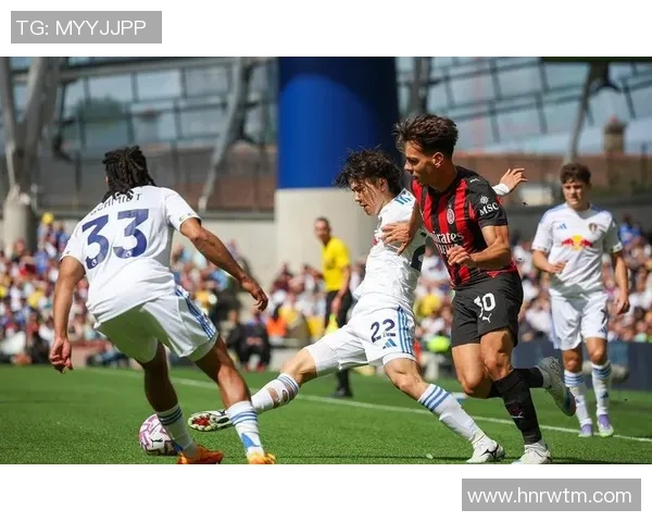 足球巨星赛场外放松时光畅看精彩视频瞬间揭秘