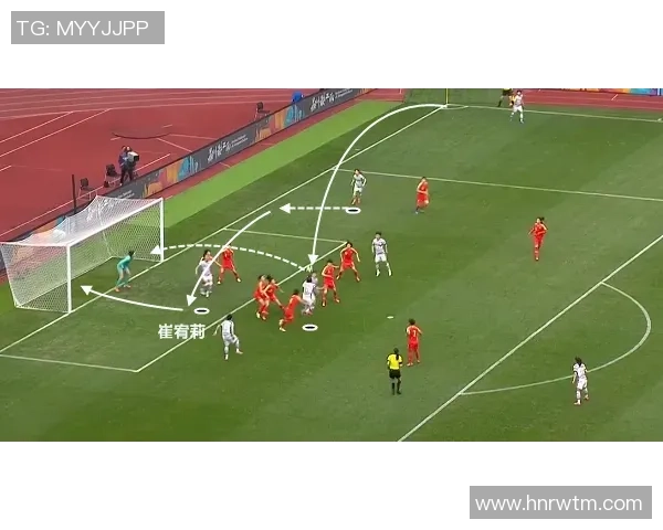 足球球星下飞机如走秀般耀眼登场引爆机场全场关注