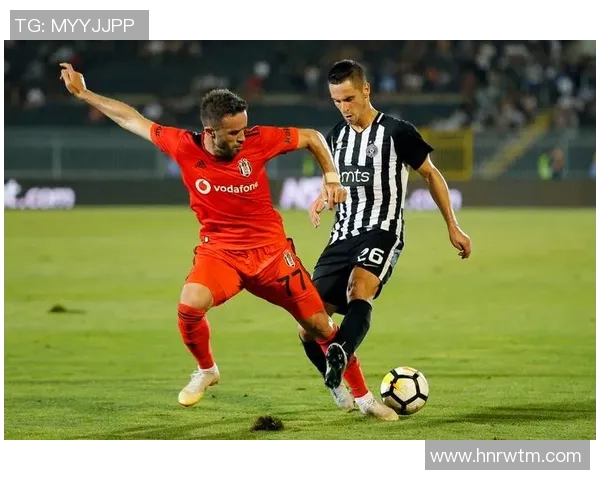 踢足球技艺精湛的顶级球星与他们的精彩瞬间解析