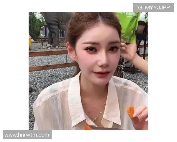 长得像泰国足球球星的女子引发网络热议网友纷纷点赞与猜测她的身份 长得像泰国足球球星的女子引发网络热议网友纷纷点赞与猜测她的身份